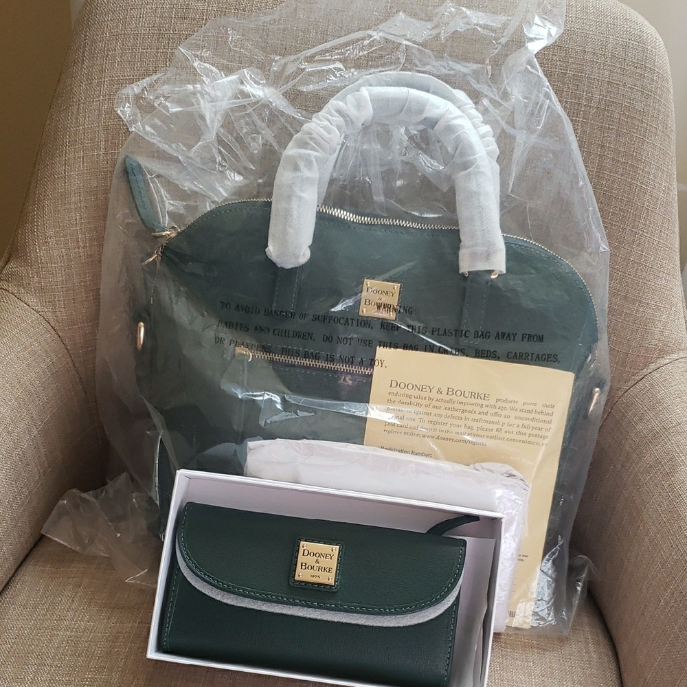 Dooney & Bourke Green Shoulder Bag Collection